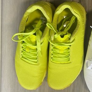 Worn once to gym too big